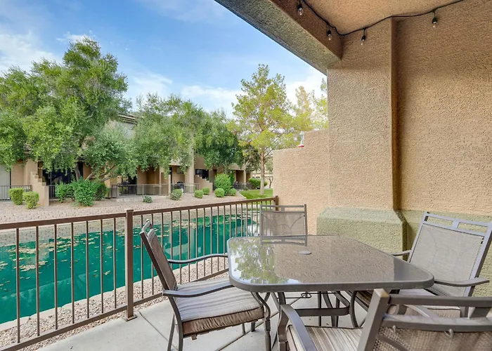 1 Mi To Golf: Lake-View Condo W/ Pool In Chandler!
