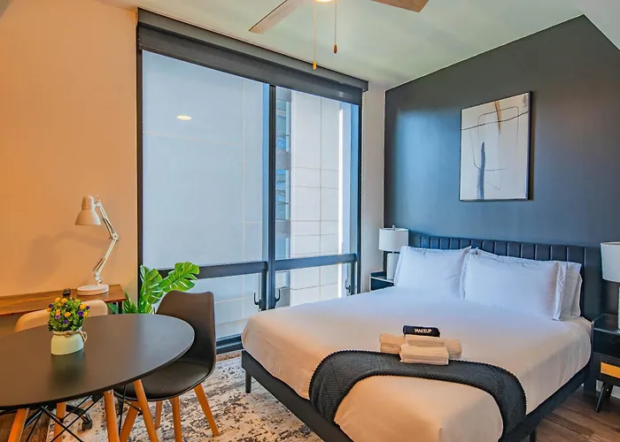 Dt High-Rise Studio Parking Included Pool Gym