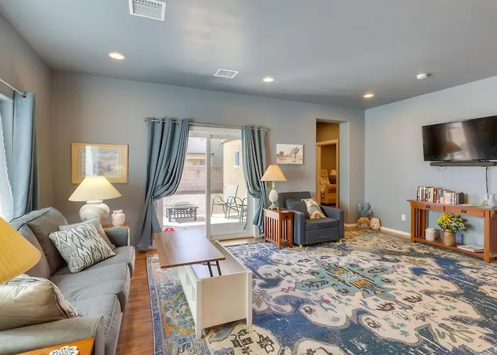 3BR 2BA Kingman Home w Patio Fire Pit