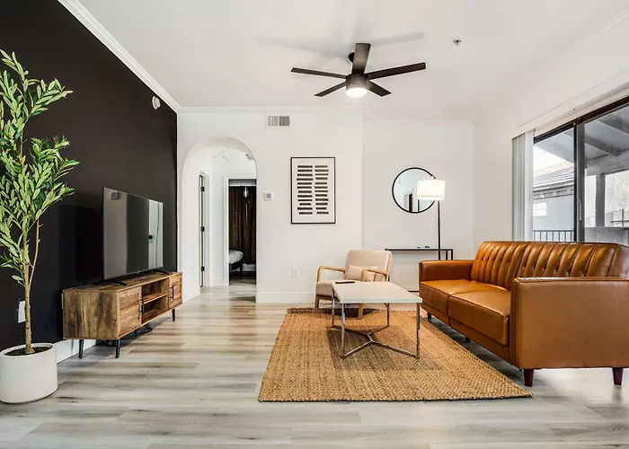 Boulevard Stays 2Br By Stadium Pool Parking Gym 05