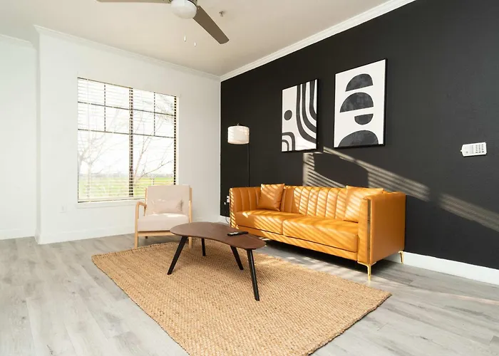 Boulevard Stays 1Br By Stadium Pool Parking Gym 04