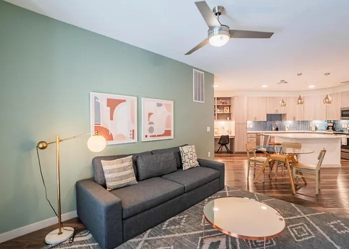 Boulevard Stays Modern Roosevelt Row Suite 2Br Pool Gym 5