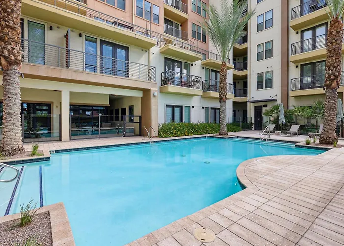 Boulevard Stays Modern Roosevelt Row Suite 1Br Pool Gym 1