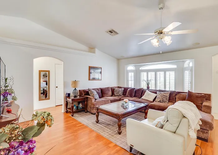 Kingman Family Home: Yard, Grill & Room To Relax!