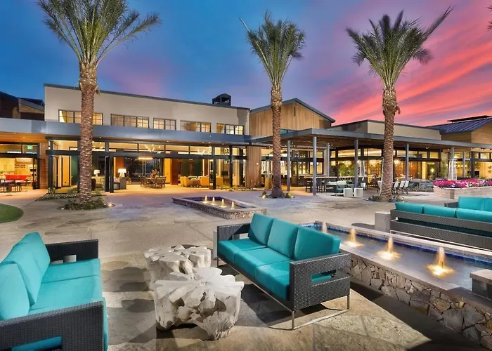 Upscale Desert Home Golf Pool Dining Hot Tub