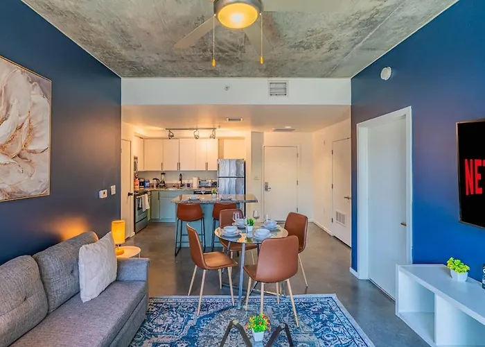 Spacious 2Bd Urban Oasis Pool Gym Free Parking