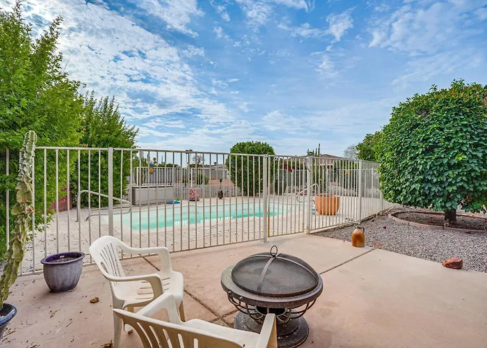 Close To Golf: Sun City Escape W/ Furnished Porch!