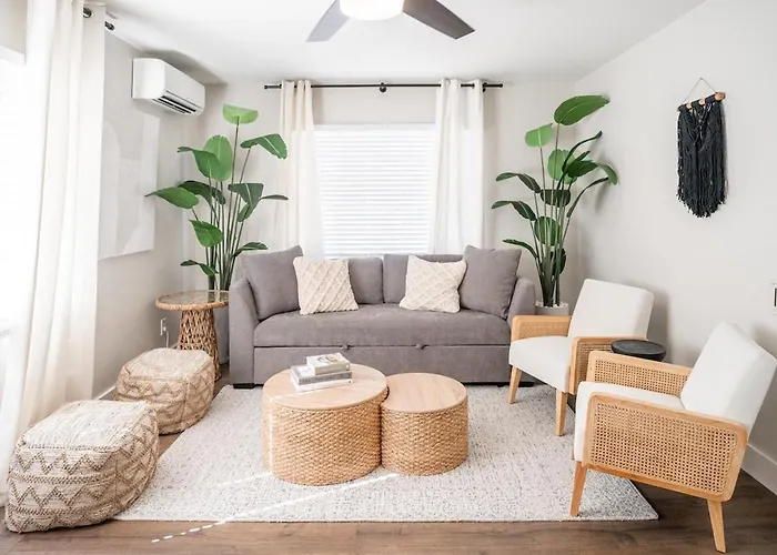 Family Friendly Home By Downtown With 3 Beds