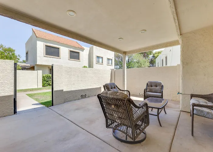 2 Mi To Old Town & Fashion Sq: Townhome W/ Pools