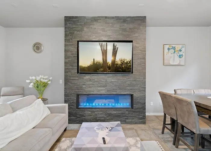 Serene Retreat With Pool & Spa 3 Bed 3 Bath