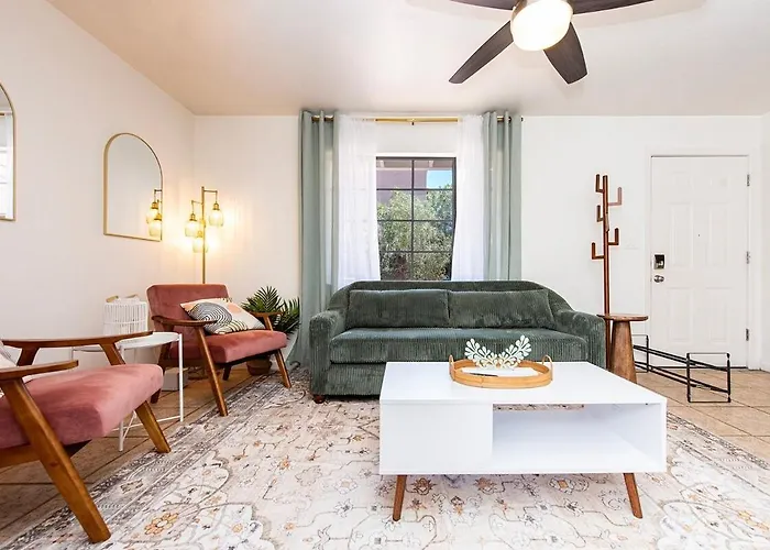 Close Proximity To Uofa, Pet-Friendly, Workspace!