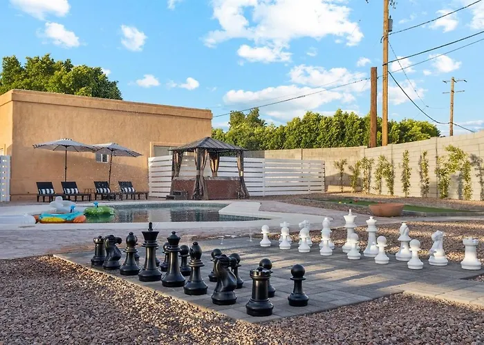 Bray House - Epic Shared Backyard - Pool - Games
