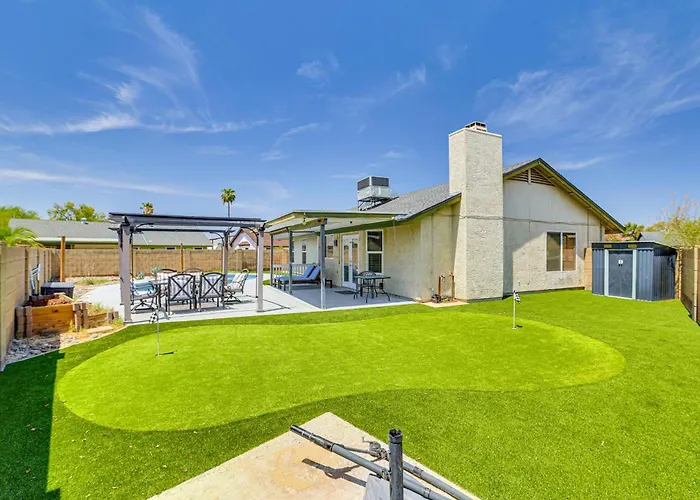 Welcoming Group Getaway W/ Pool & Patio In Peoria!