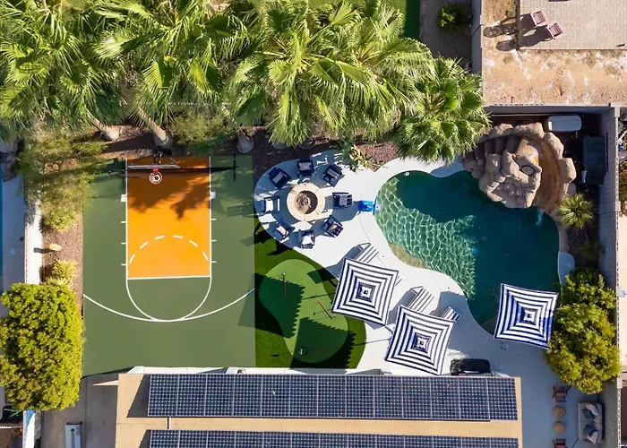 Sleeps 16 Pool Hot Tub Sport Court Game Room