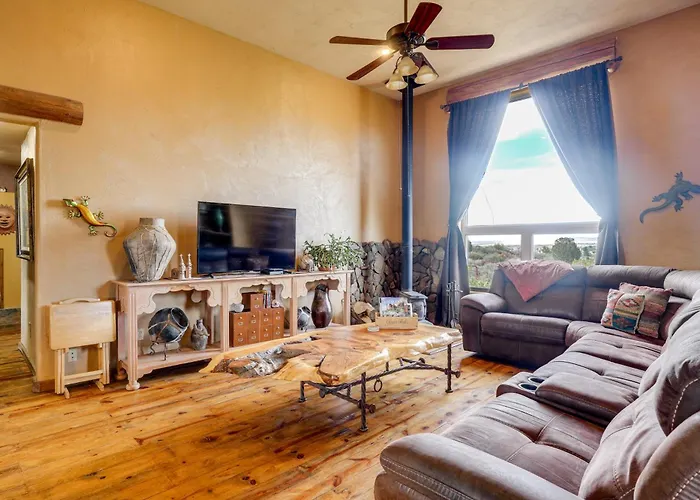 Mtn-View Adobe Home W/ Large Deck Near Prescott!