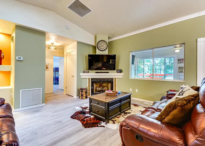 Mountain-View Deck Pet-Friendly Home in Prescott