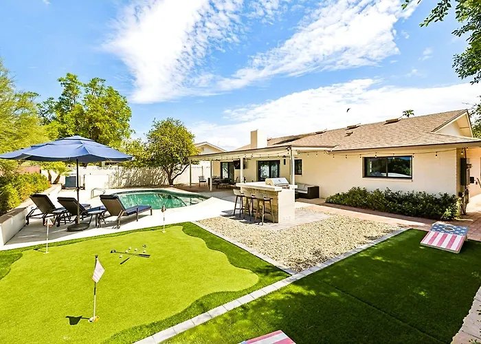 5BR Estate, Heated Pool, Putting Green Camelback Views, Sleeps 12