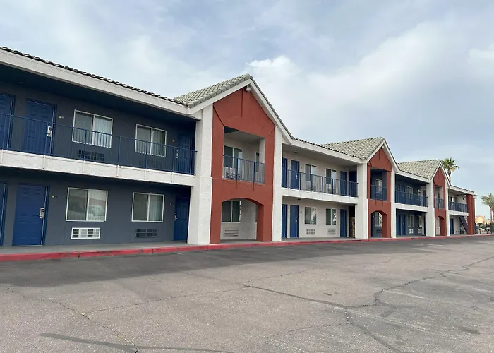 Days Inn By Wyndham Phoenix West