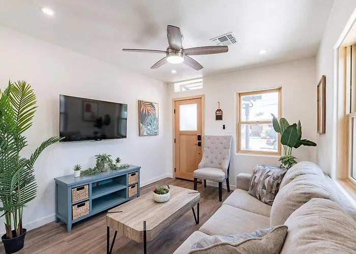 Downtown Bungalow -Duplex - Ev Charger