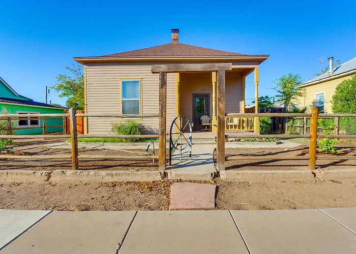 Walkable Location, Fenced Yard: Wickenburg Home!