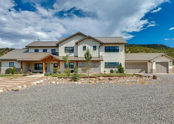 Nat'L Forest Access & Mtn Views: Family Eagar Home