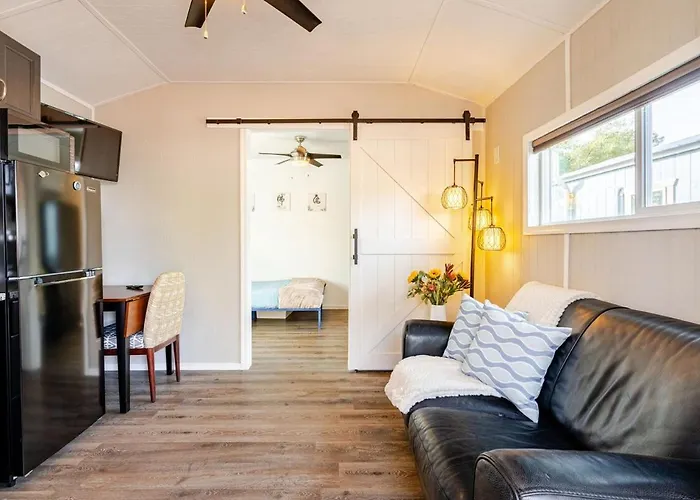 Cozy Home Minutes From U Of A