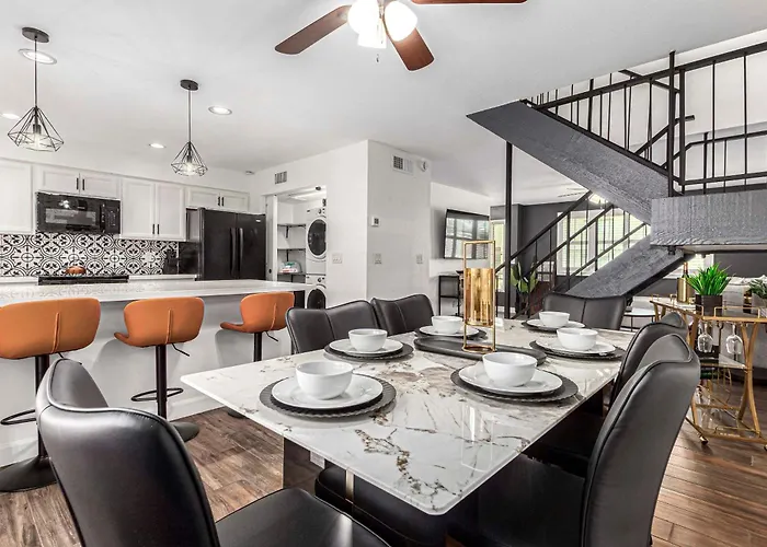 Walk To Old Town & Giants Stadium! Unit W/ Pool