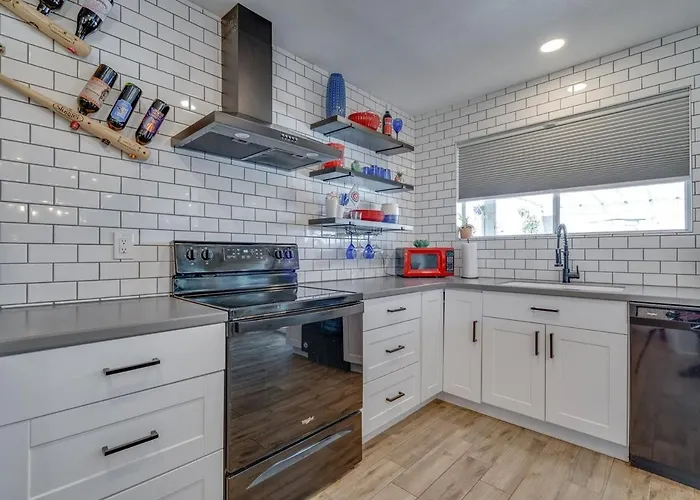Shortstop At Sloan With Pool And Dog Friendly Near Sloan Park