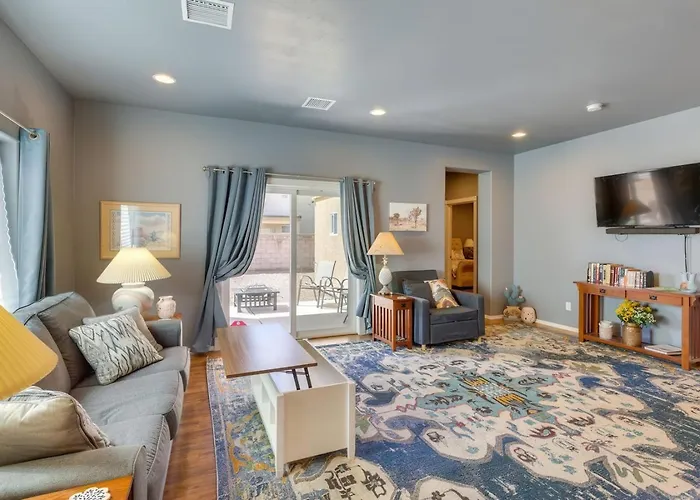 3BR 2BA Kingman Home w Patio Fire Pit