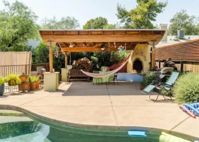 Central House With Pool & Hot Tub