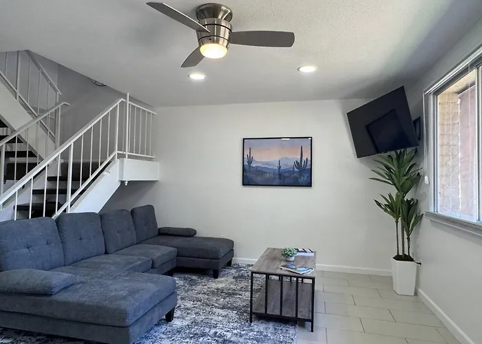 4Br Luxury, Walk To Old Town, Arcade, Pool, 12 Guests