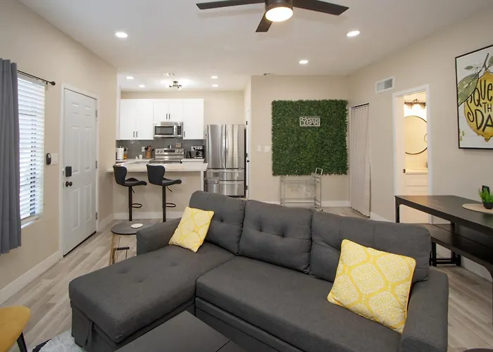Stylish Lemon 2Br And 3Ba Townhouse
