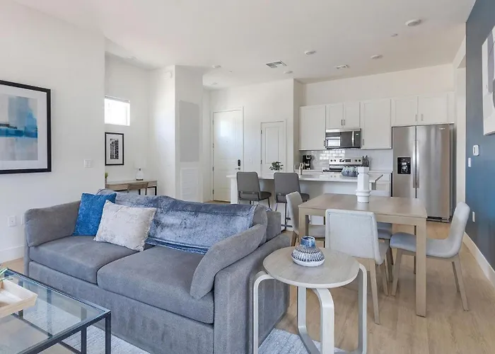 Landing Beautiful 1Bd Pool