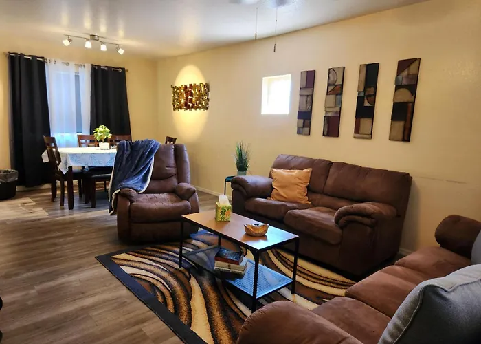 2-Bed Condo, Cook-Ready Kitchen, And Laundry, 5-8 Minutes From University Of Arizona And Downtown Tucson