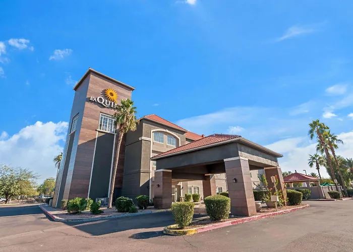 La Quinta Inn & Suites by Wyndham Phoenix I-10 West