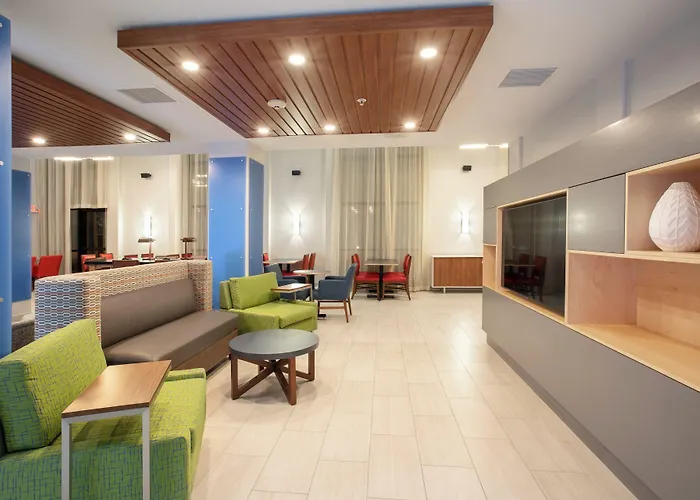Holiday Inn Express & Suites Phoenix Glendale Dist By Ihg