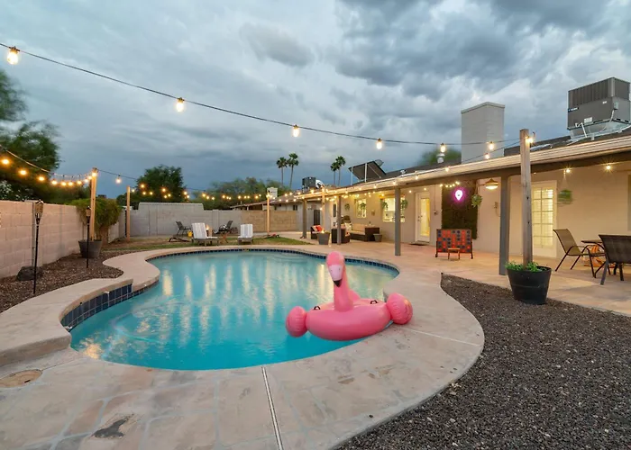 Spacious Scottsdale Retreat With Pool