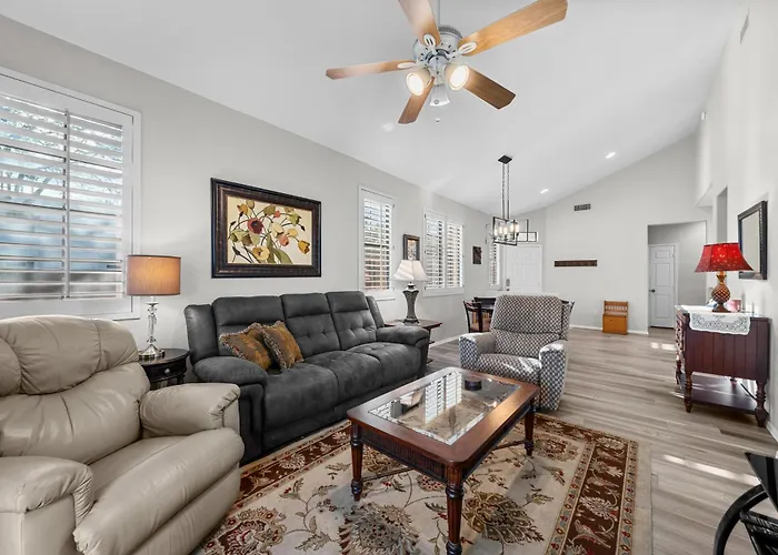Patio, Grill & Pool Access: Family Retreat In Mesa