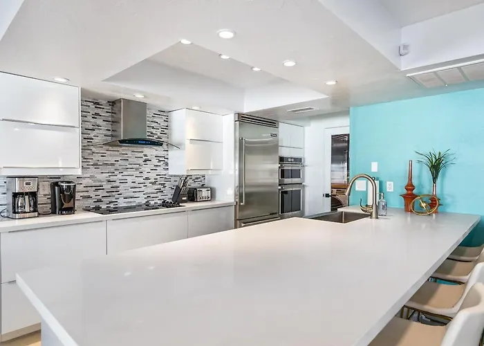 Modern Retreat Minutes From Shopping Dining & Golf