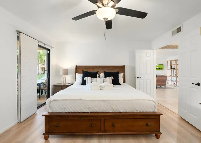 Central 2Br Condo Near Golf, Shopping & Nightlife