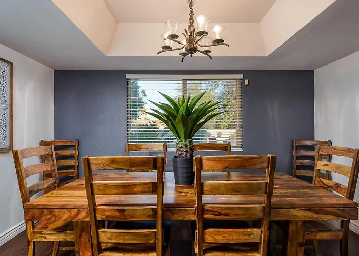 Family-Friendly Retreat, Heated Pool, Putting Green