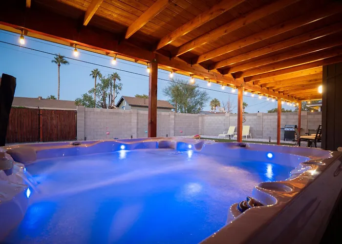 Desert Bloom L 5 Min To Old Town L Hot Tub