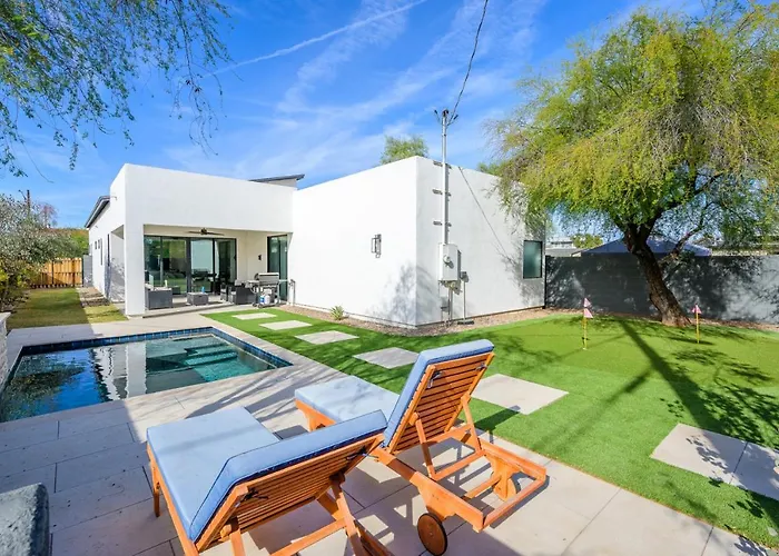 Epic 4Br With Mini-Golf And Pool - Near Downtown