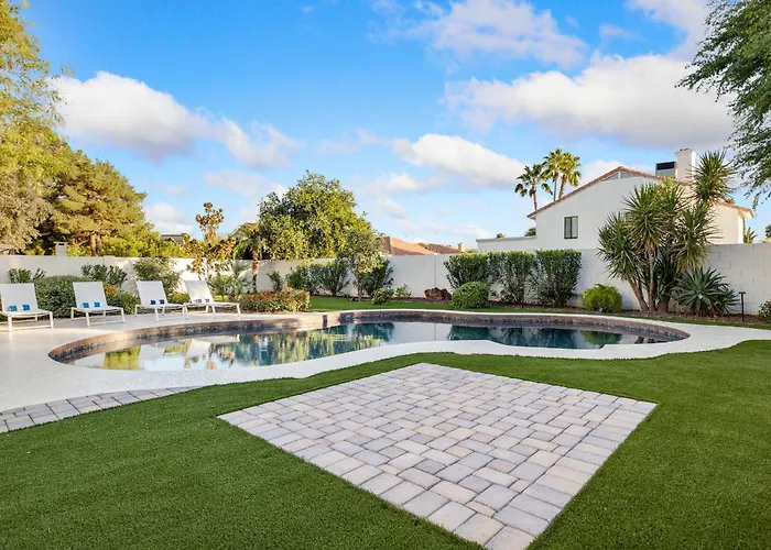 Desert Escape Minutes From Shopping, Dining & Golf