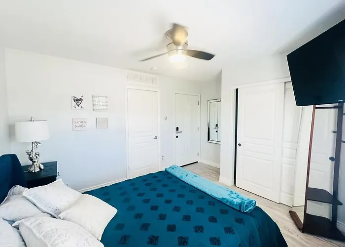 Civic Centre, Compact Microapt Layout & Sprt Entry