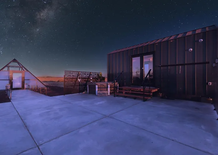 Art Haus Grand Canyon South Rim - Hot Tub, Hammock, Movie Projector, Telescope