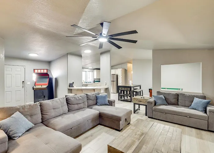 Golf, Fish & Unwind! Group Getaway In Fort Mohave