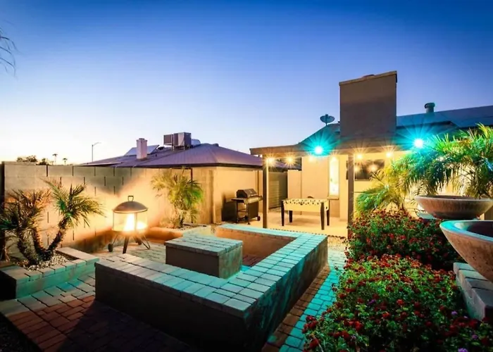8 Large Bedrooms Hot Tub Game Lounge