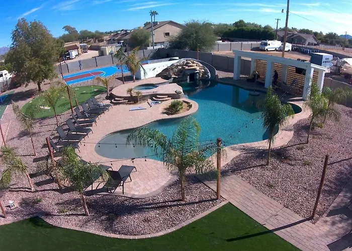 12 Large Bedrooms Waterfall Game Lounge