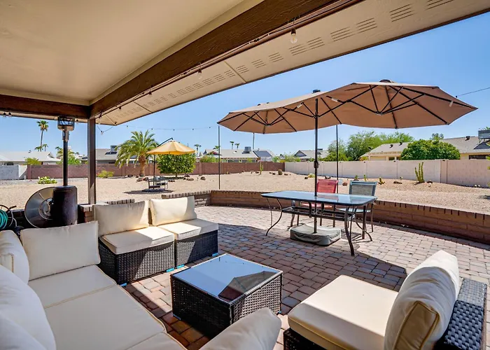 Families Welcome! Dog-Friendly Glendale Home